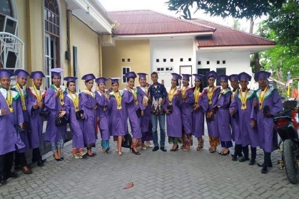 foto first image